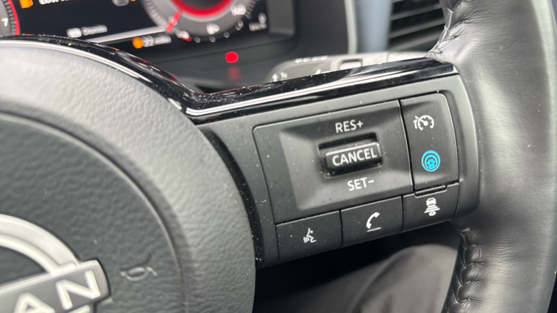 Nissan Qashqai 1.3 DiG-T MH Tekna 5dr Petrol Hatchback